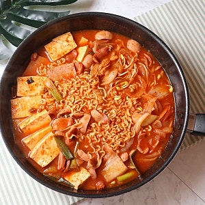 부대찌개 레시피 양념장 소스 만드는법 육수 만들기 부대찌개 재료 햄 소세지 라면사리 신김....