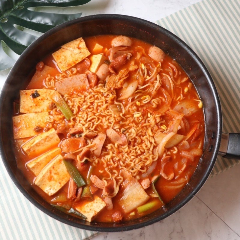 부대찌개 레시피 양념장 소스 만드는법 육수 만들기 부대찌개 재료 햄 소세지 라면사리 신김....