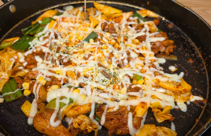 부산 서면밥집 유가네닭갈비 서면본점에서 먹은 매콤한 닭갈비