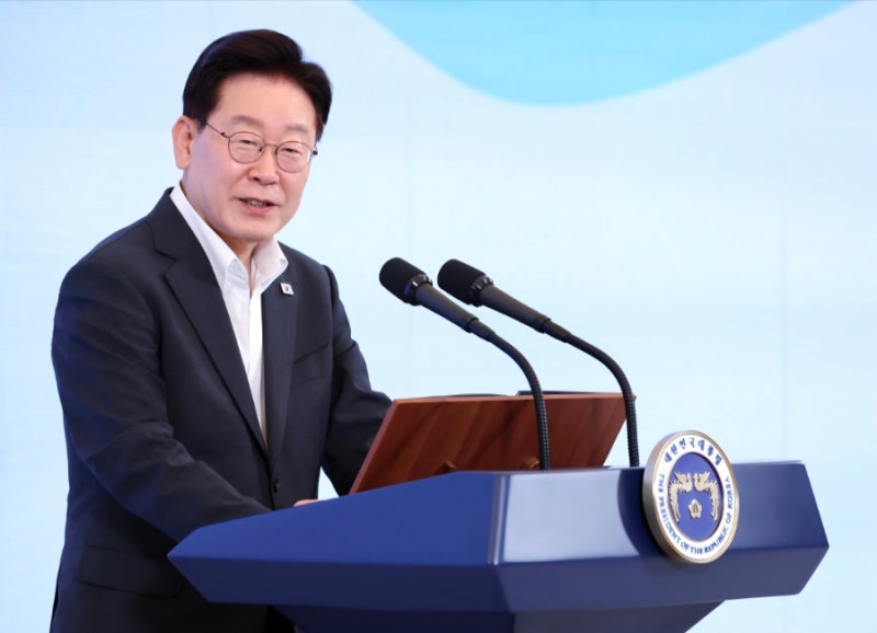 이재명 대통령 지지율, '2자' 그릴까.. ETF·주택정책 혼선, 청년정책 체감, 반도체 성과금 잔치....