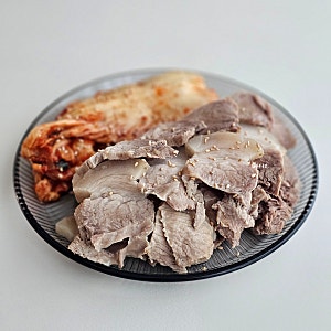 초간단 돼지 수육 삶는법 맥주 넣고 잡내 없이 앞다리살 보쌈 레시피