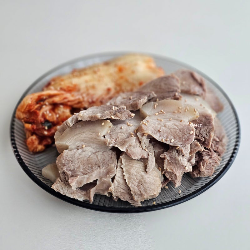 초간단 돼지 수육 삶는법 맥주 넣고 잡내 없이 앞다리살 보쌈 레시피