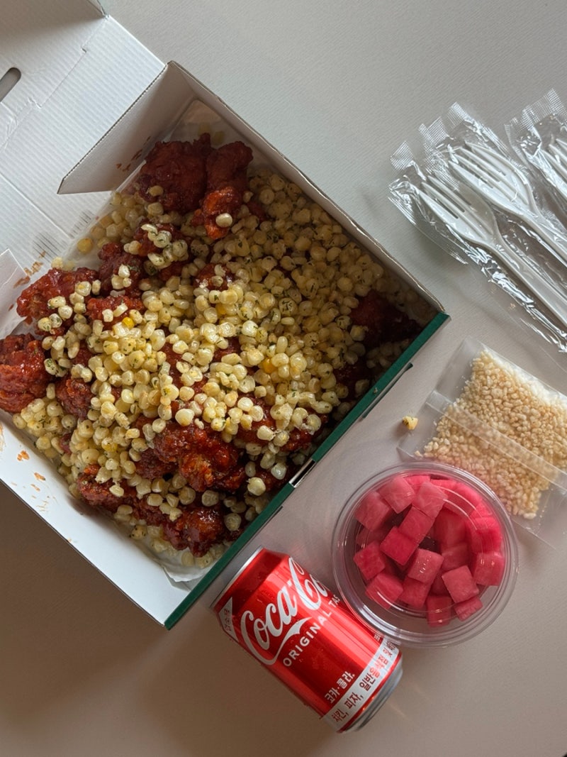 강릉 중앙시장 쫀득한 찰옥수수가 듬뿍 올라간 강릉닭강정 임당점