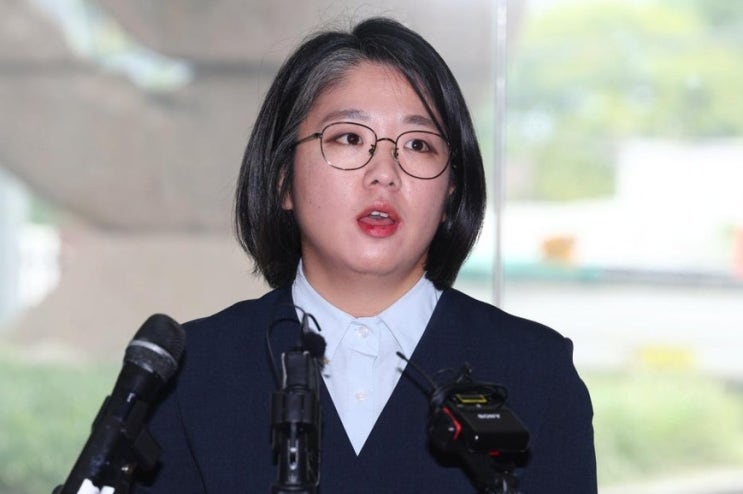 남편 월 300만원 수령의 전말…용혜인 '가족당' 논란, 숫자로 파헤친 ....