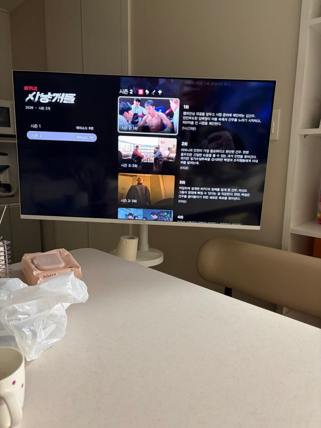 와이드무빙뷰 화이트에디션 V1 후기, 거실에서도 침실에서도 옮겨 보는 43인치 이동식 TV