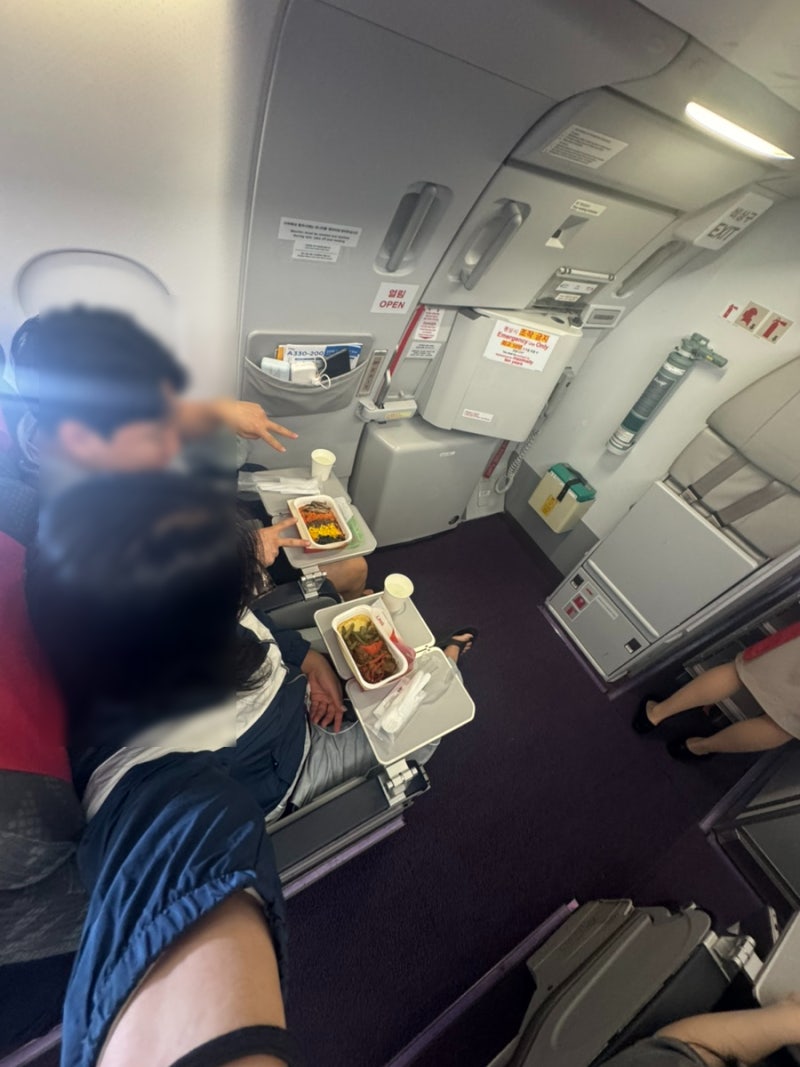 [✈️ 신혼여행 출발기] 트래블월렛 발급부터 공항버스→인천공항 T1 맛집→티웨이 인천-파....