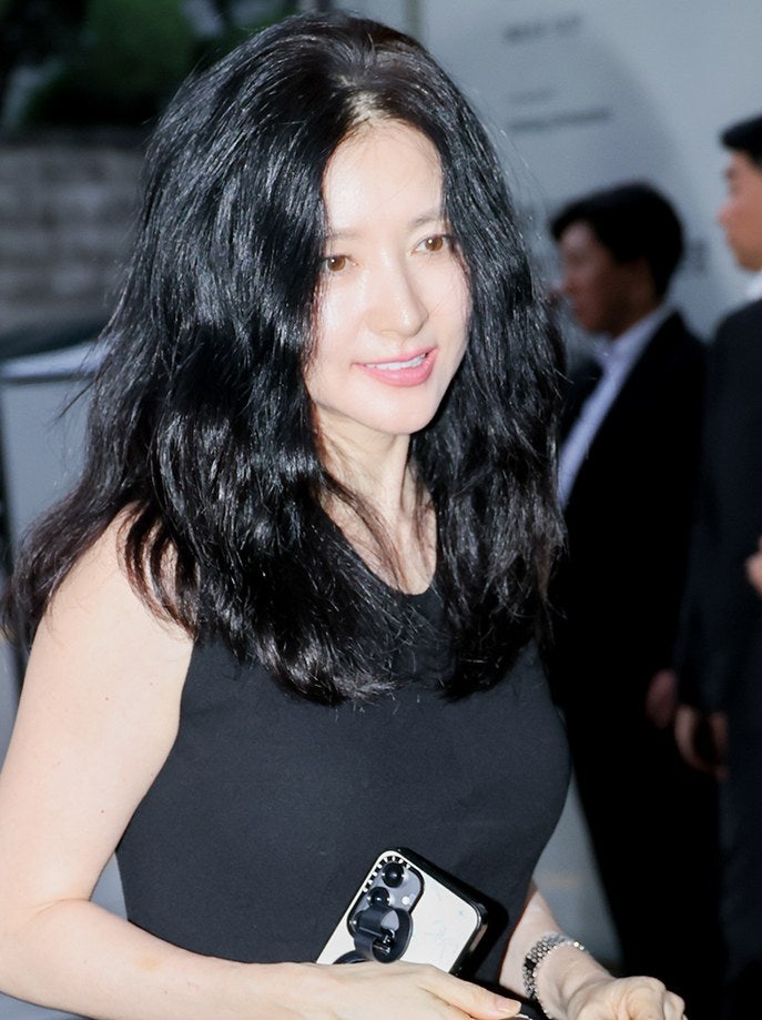 이영애, 옅은 화장 하나로 54세가 30대로 보이는 특별한 이유는?