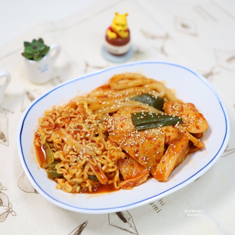 라면 스프로 재현한 류수영 떡볶이 레시피 분식집 라볶이 만들기