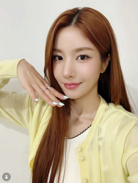 권은비 아이즈원, 조유리 최예나 김채원 등 멤버 회동 화제