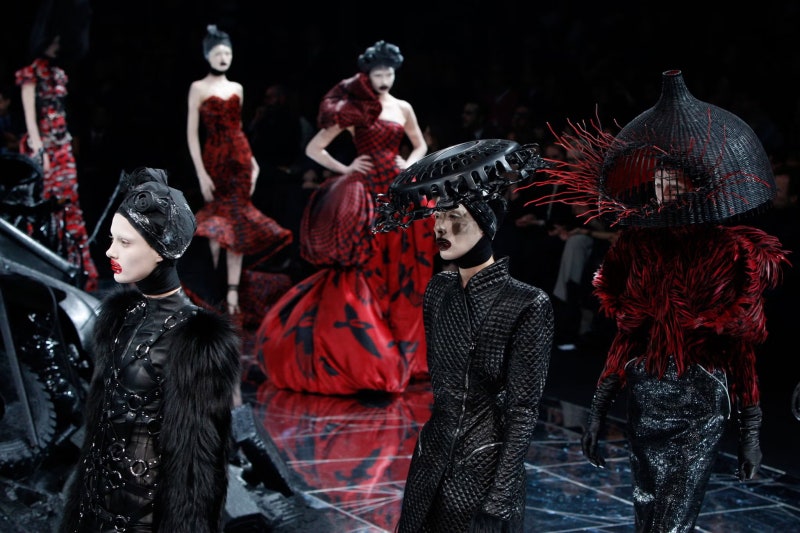죽음을 찬미하는 브랜드 - 알렉산더 맥퀸 (Alexander McQueen)