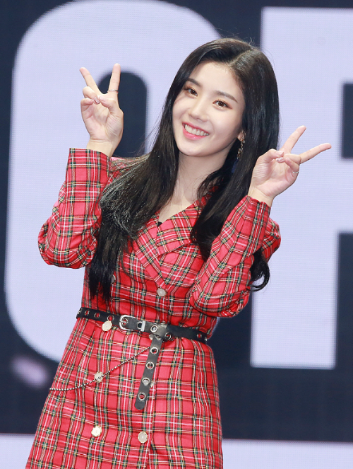 권은비, 아이즈원 리더에서 배우까지? 반전 이력 정리