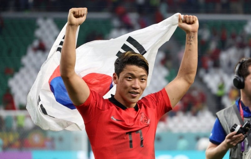 샬케가 황희찬에게 '7번'을 내줬다... 강등팀 잔혹사 속 부활 신호탄 쐈다