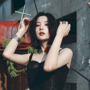 권은비 1년 4개월 만의 컴백, 신곡 DEJAVU 오늘 공개