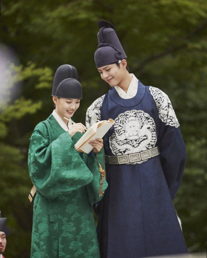 박보검 김유정 재회, 구르미 그린 달빛 10주년 화보 속 변함없는 설렘