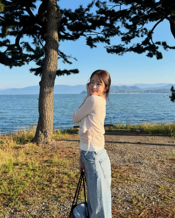 “지금은 못 산다?”... 안유진이 우주떡집에서 입은 5만원대 가디건 정보