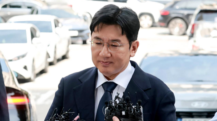 “상장 계획 없다더니?” <b>방시혁</b> 부정거래 혐의 결국 검찰 <b>송치</b>