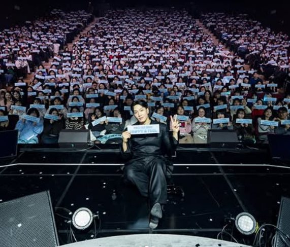 7년 만의 정규 2집 발표한 김필 프로필 학력 고향 재산 나이 가족 배우자 작품활동 사건사고 ....