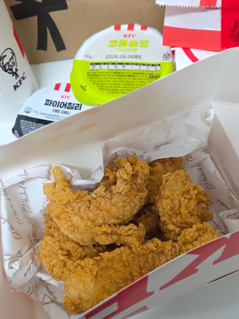 kfc 디핑텐더 치킨텐더 6조각이 5900원 할인 소스 종류 추천
