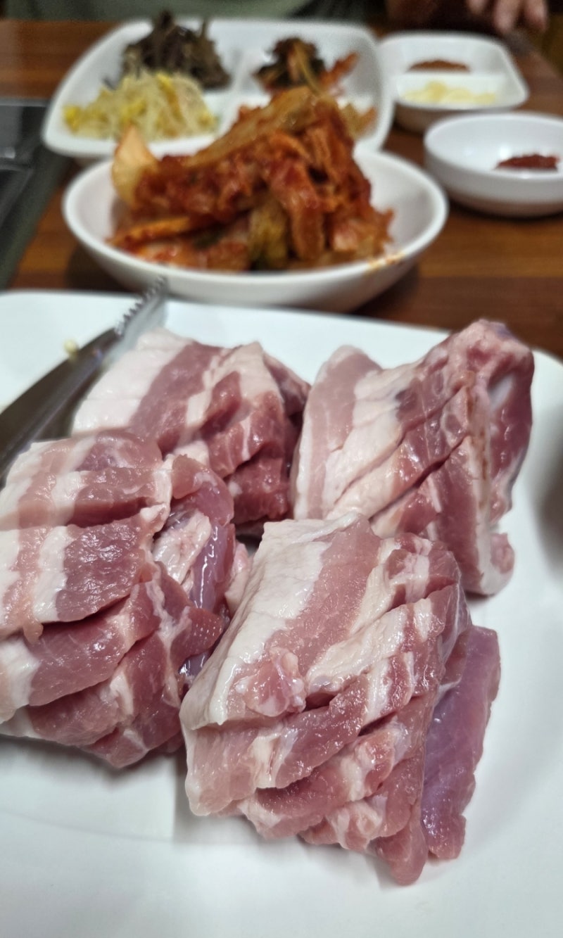 [양양 죽도해변 맛집 추천] 죽도식당 생삼겹살과 고기 듬뿍 된장찌개