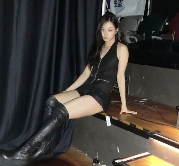 혜리, 뱃살 논란에 올블랙으로 응수한 진짜 이유…15년 차의 전략이 달랐다