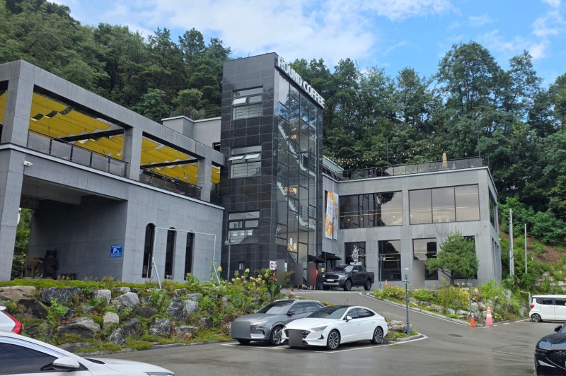 대전근교 충북 옥천 당일치기 아이과 부모님과 가볼만한 곳. 베이커리가 있는 카페 "라운드 ....