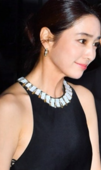 이민정 "아놔, 끈 나왔"…프리즈 서울 드레스 해프닝에 남편 얼굴은 '싹둑'