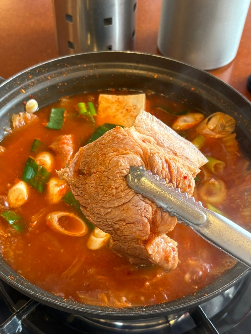대구 북구 국산돼지고기 왕창 들어간 김치찌개 맛집, 백채김치찌개 대구북구청점