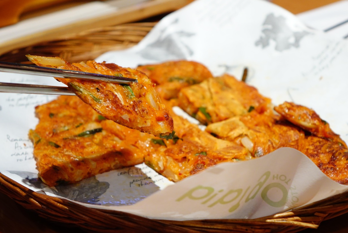 김치전 바삭하게 만드는 법｜부침가루 김치전 반죽 비율 실패 없이 잡는 비법