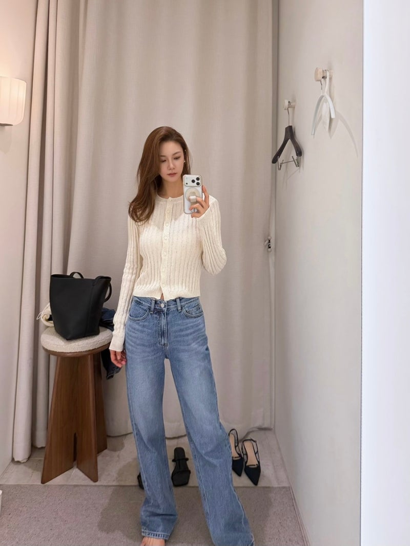 시에 SIE 서울 쇼룸 | 에딘 글리터 리브드 가디건 , 글로리 스트레이트 진 , 클레르 텍스쳐드 ....