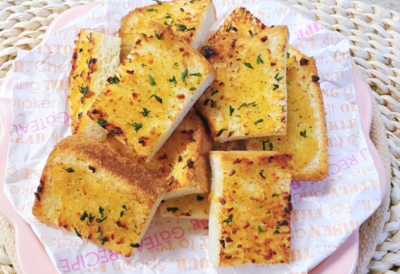 식빵으로 마늘빵 만들기,바삭하고 달콤한 간식 레시피