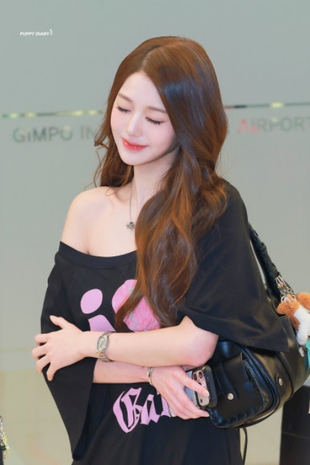 장원영 260831 김포공항 공항룩 정보 5만원대 티셔츠부터 870만원 불가리 시계까지
