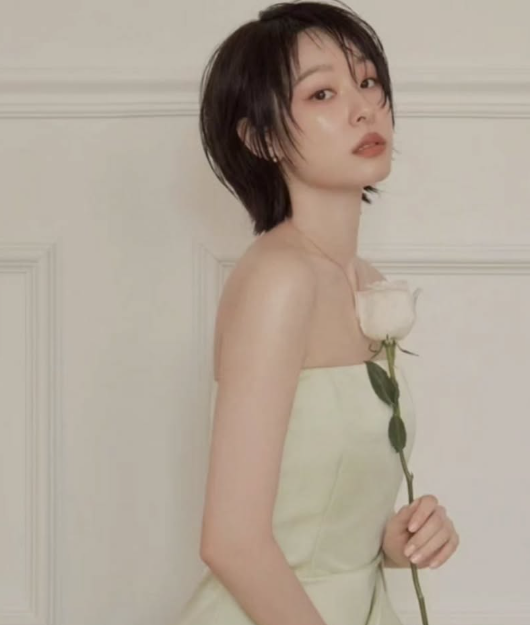 의외로 잘생쁨.. 김연아 화보속 숏컷스타일 분석 + 네티즌 반응