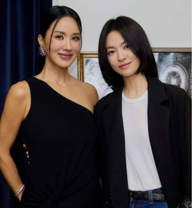 송혜교, 자연미로 엄정화 압도 화장기 거의 없이도 시상식급이라 불린 파티 모습