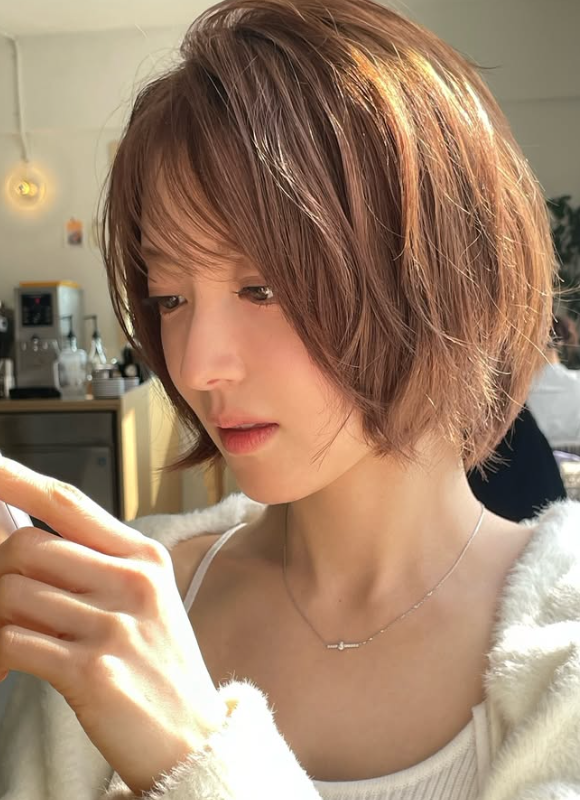 If you cut your bob wrong, it can look stuffy. The reason Lee Se-young's hair is different