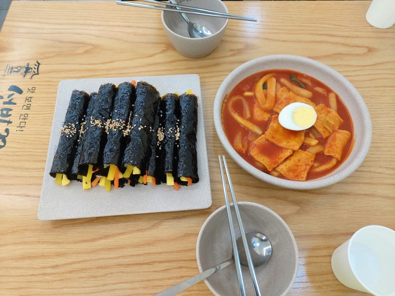 [선비꼬마김밥] 간단하고 든든하게 분식 조합 방문 후기 (꼬마김밥+매운 국물떡볶이)