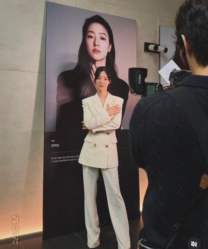 전여빈 37세 프로필 작품 근황 “한동안 안 보였는데” 새 화보에서 더 짙어진 분위기