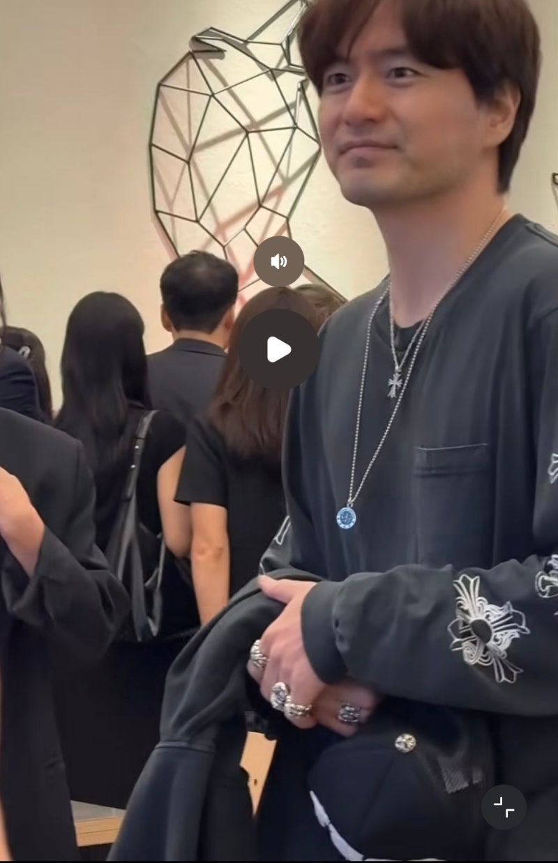 이진욱 님의 크롬하츠착장을 영포티라니.. 하... 알아보죠