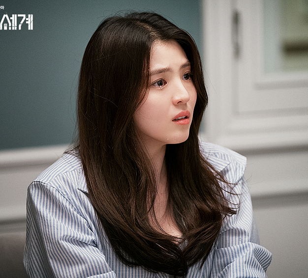 The World of the Married Drama Fashion: Kim Hee-ae's Ji Sun-woo vs. Han So-hee's Yeo Da-kyung Style Comparison