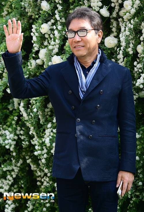 "소녀시대 노래를 같이?" 이수만 수영 투샷, SM 떠난 뒤에도 이어진 인연