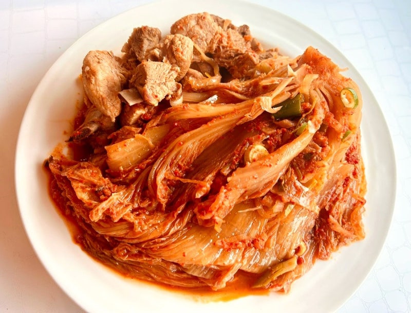 돼지갈비와 김치를 같이 끓였더니 대박! 살살 녹는 돼지갈비 김치찜 황금 레시피