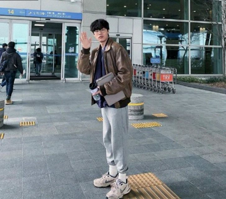류준열 80만 원 명품 조끼 논란, 넷플릭스 1위 '들쥐' 성공의 진짜 속사정