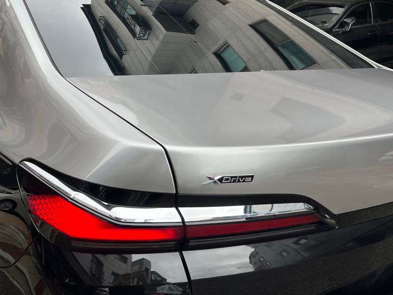 동탄 BMW 7시리즈 랩핑 Ⅰ블랙 바디에 실버를 더한 듀오톤
