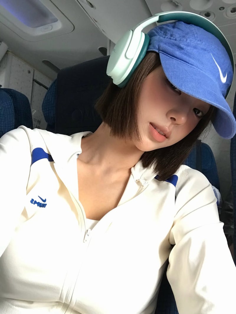 Kim Go-eun's Recent Update from Single's Inferno... What's with the Nike Zip-up That's Always Sold Out?