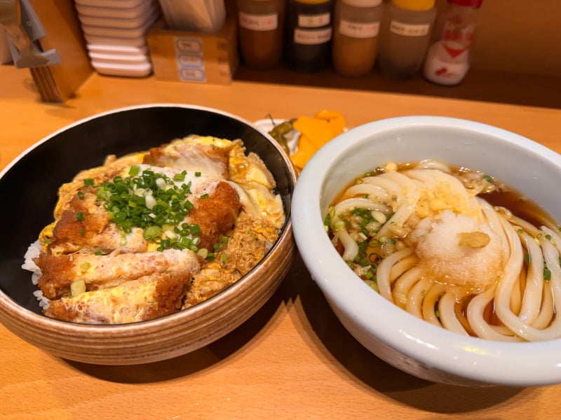 구리 우동키노야 본점｜일본에서 처음 맛본 돈부리를 떠올리게 하는 단골집