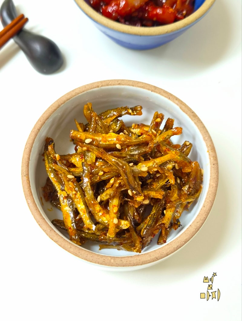 고추장 멸치볶음 | 중멸치로 매콤하게 볶아 만든 중멸치볶음 레시피에요