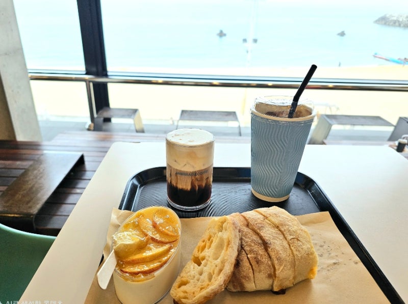 강릉 안목 해변 카페 에이엠(AM)브레드앤커피 ㅣ 치아바타와 아인슈페너 맛집 ㅣ 안목 카페 ....