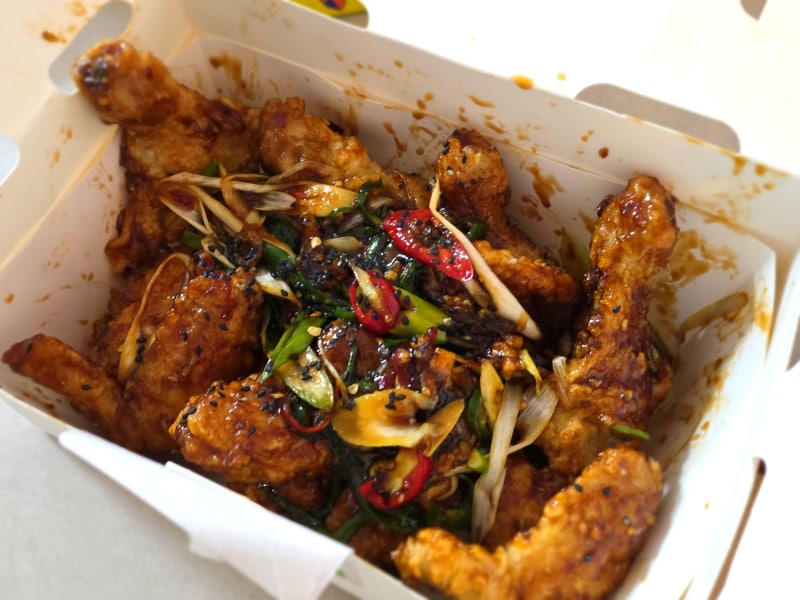 [BHC 맛초킹 콤보] 치킨에 치즈볼, 떡볶이까지? 다이어터가 죄책감 없이 먹는 치팅데이