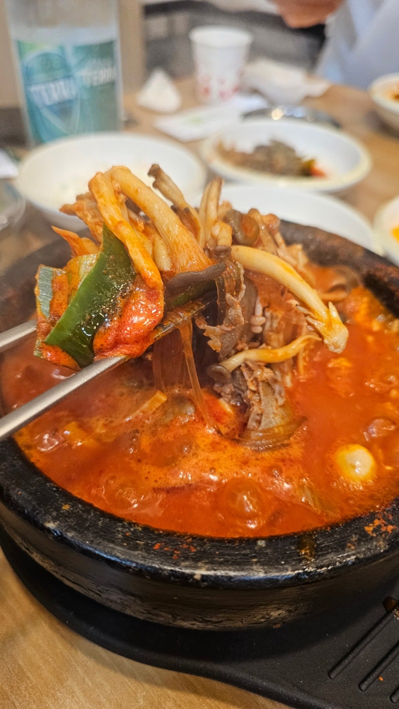 골프존카운티 안성W 가는 길에 발견한 30년 단골 맛집 — 별난버섯육개장