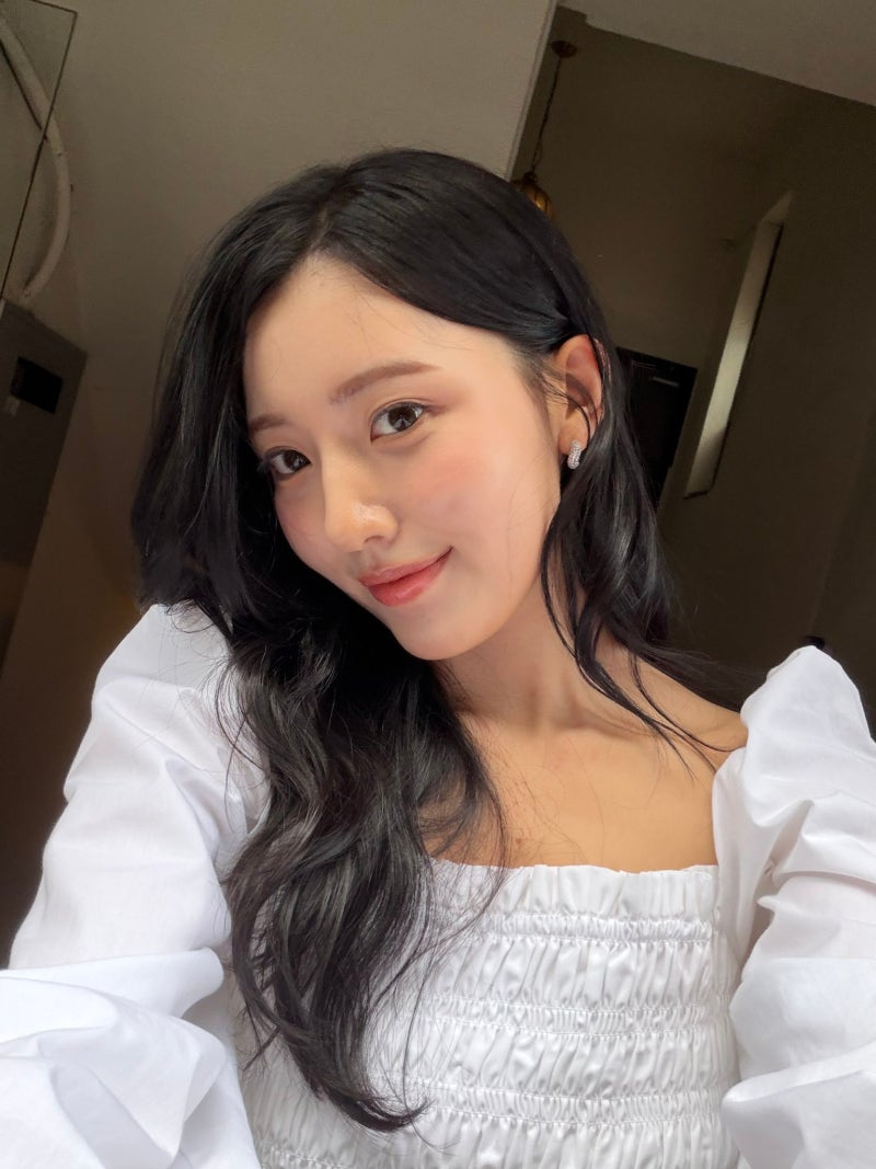 정다빈 귀걸이 패션｜벡델데이 2026 & 인스타그램 속 아니아하이에 실버 파베 후프 귀걸이