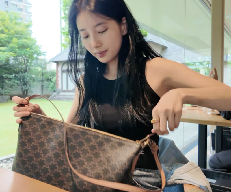 수지 현실 가방 셀린느 듀오백 265만원, 수지는 왜 안 들고 김나영이 들까